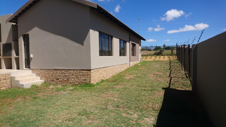 To Let 3 Bedroom Property for Rent in Hillside Free State